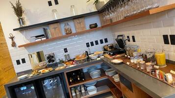 Petit déjeuner composé de spécialités régionales compris tous les jours