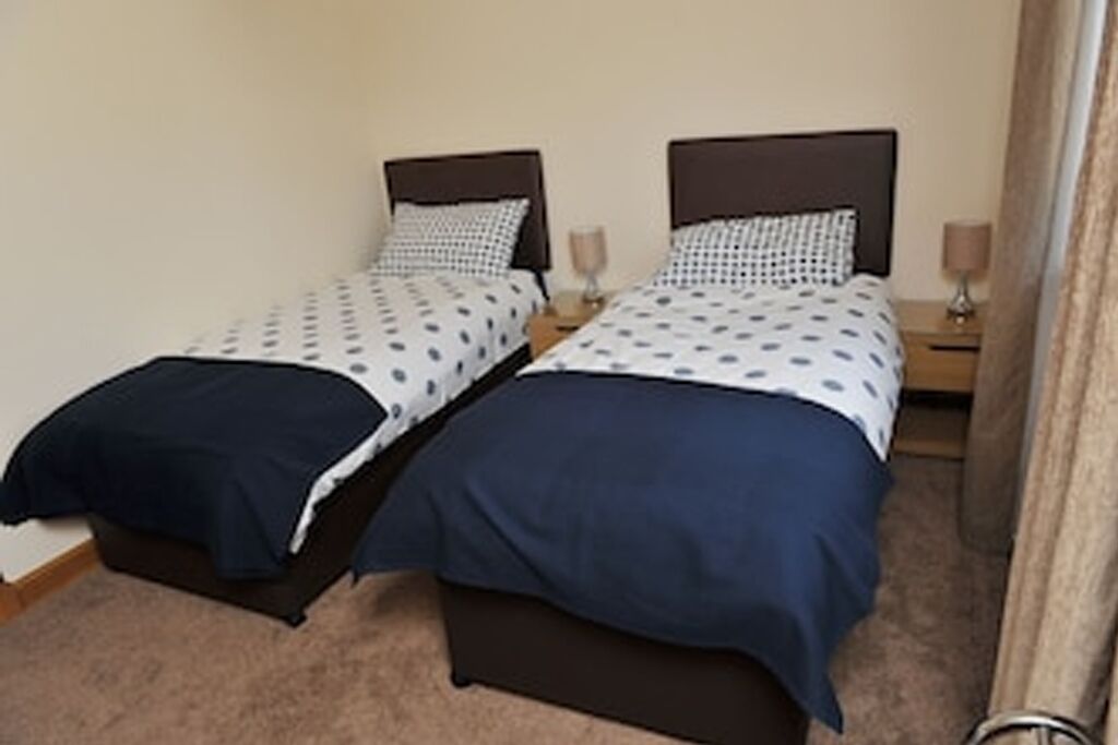 3 habitaciones, tabla de planchar con plancha, cuna de viaje y wifi 