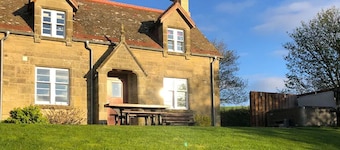 Spectacular uninterrupted views-w/hot tub-5mins from Duns Town