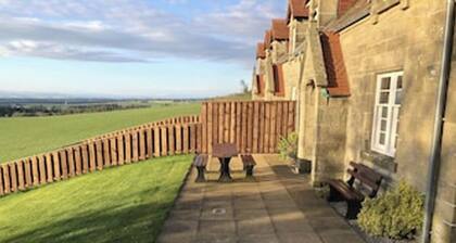 Spectacular uninterrupted views-w/hot tub-5mins from Duns Town