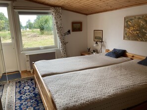 2 bedrooms, iron/ironing board, free WiFi, bed sheets