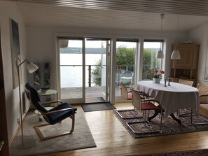 Dining - Idyllic Swedish vacation home in a dream location directly on the lake, south of Gothenburg (43972 Fjärås)