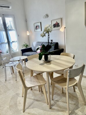 Dining - Guest house "Le Cabanon" 6mn from town center (Aix-en-Provence)