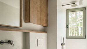 A modern bathroom with a wooden vanity, a toilet, and a shower area. - Dream villa (Vasilitsi)