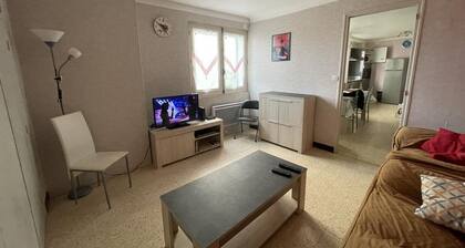 Maison Dans le Centre Historique - Proche des Cures Thermales