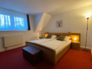 3 bedrooms, iron/ironing board, free WiFi, bed sheets