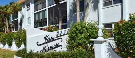 A building with a sign that reads 'Vista Hermosa.'