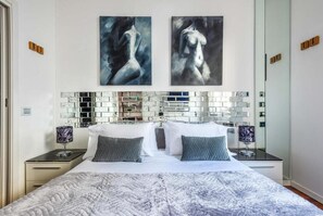 1 chambre, coffres-forts dans les chambres, fer et planche à repasser