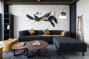 TV, offices - w* | Vibrant Duplex w/ Cozy Terrace in Roma Norte (Ciudad de México)