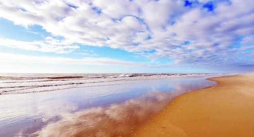 Beach Getaway Townhome, Private Pool & Walking Distance To Beach