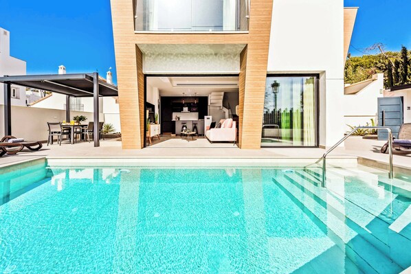 Pool - Villa Popeson - Three Bedroom Villa, Sleeps 6 (Nerja)