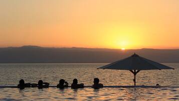 2 kolam renang outdoor