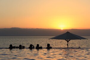 2 piscinas al aire libre
