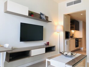 Deluxe Apartment, 1 King Bed with Sofa bed, Sea View