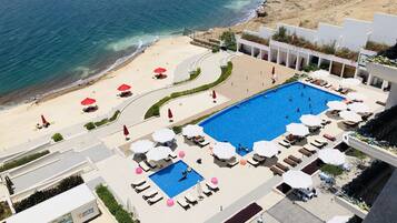 Apartemen Deluks, 1 Tempat Tidur King dengan tempat tidur Sofa, pemandangan laut | Pemandangan pantai/laut