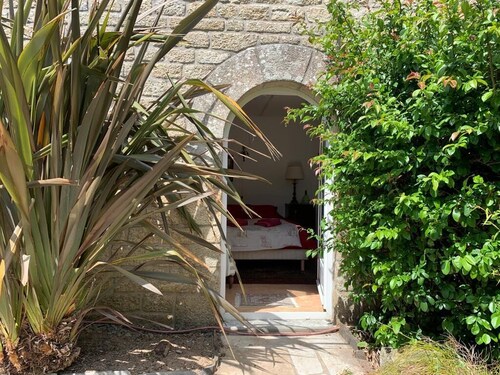 apartment on the ground floor of a villa, directly by the sea