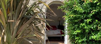 apartment on the ground floor of a villa, directly by the sea