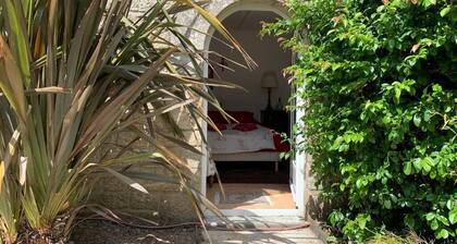 apartment on the ground floor of a villa, directly by the sea