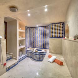 Couples treatment rooms, body treatments, hot stone massages