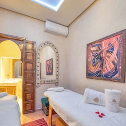 Couples treatment rooms, body treatments, hot stone massages