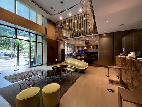 Lobby - Parkview Spacious 1BR w/ Balcony near Greenbelt Mall Makati City (Makati)