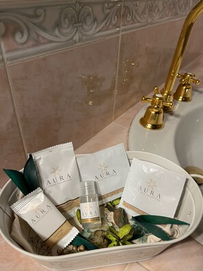 Shower, hair dryer, bidet, towels - Loft Albinelli in the heart of Modena (Modena)