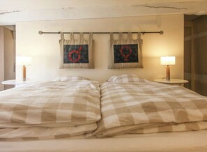 3 bedrooms, free WiFi, bed sheets - LaComte5 Cozy, Authentic converted Ardennes farmhouse (Vielsalm)