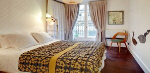 2 bedrooms, desk, iron/ironing board, WiFi