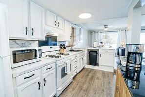 Fridge, microwave, oven, coffee/tea maker