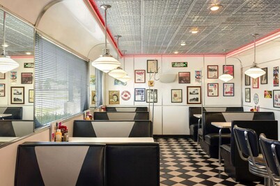 Travelodge by Wyndham Wellington KS