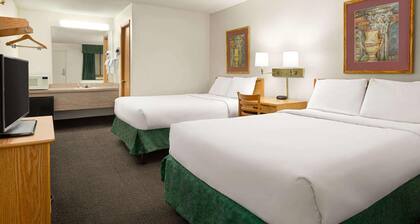 Travelodge by Wyndham Wellington KS