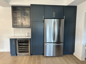 Interior - Bright and clean home within a quick walk to Hyde Park Square (Cincinnati)