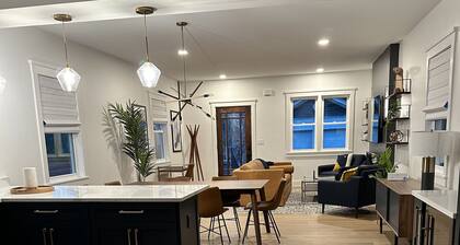 Bright and clean home within a quick walk to Hyde Park Square