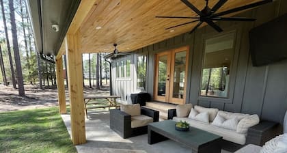 Sam Rayburn Stunner (South End) - Fully Remodeled, Water View, and Water Access