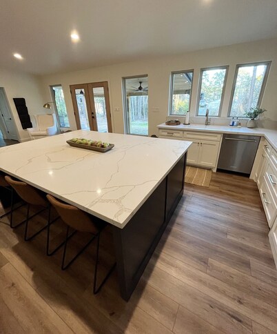 Sam Rayburn Stunner - South End - Fully Remodeled, Water View, and Water Access