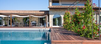 Experience Cortona at modern and cozy Qi Villa & Spa