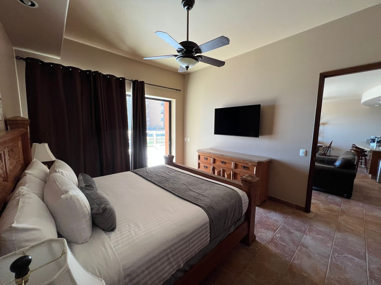 3 bedrooms, in-room safe, free WiFi, bed sheets