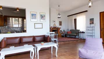 House | Living area | Flat-screen TV