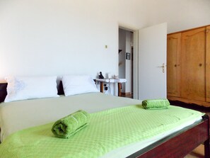 Rumah | 2 kamar tidur, setrika/meja setrika, Wi-Fi gratis, dan seprai linen