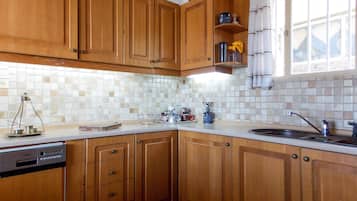 House | Private kitchen | Fridge, oven, dishwasher, coffee/tea maker