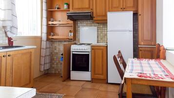 House | Dapur peribadi | Peti sejuk, ketuhar, mesin basuh pinggan mangkuk, pembancuh kopi/teh