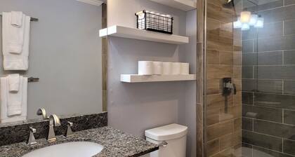 2nd Street Retreat: Private Cottage in Downtown Bentonville