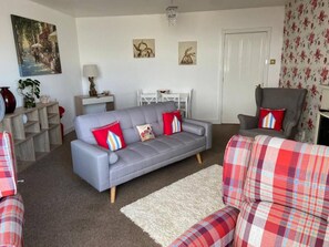 Apartment | Living area - Stunning sea Views From Apartment in Weymouth (Weymouth)