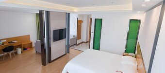 Vatica Hefei Feixi County Southwest Motor City Hotel