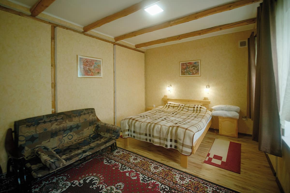 Habitación doble tradicional, baño privado | Escritorio y espacio para trabajar con laptop