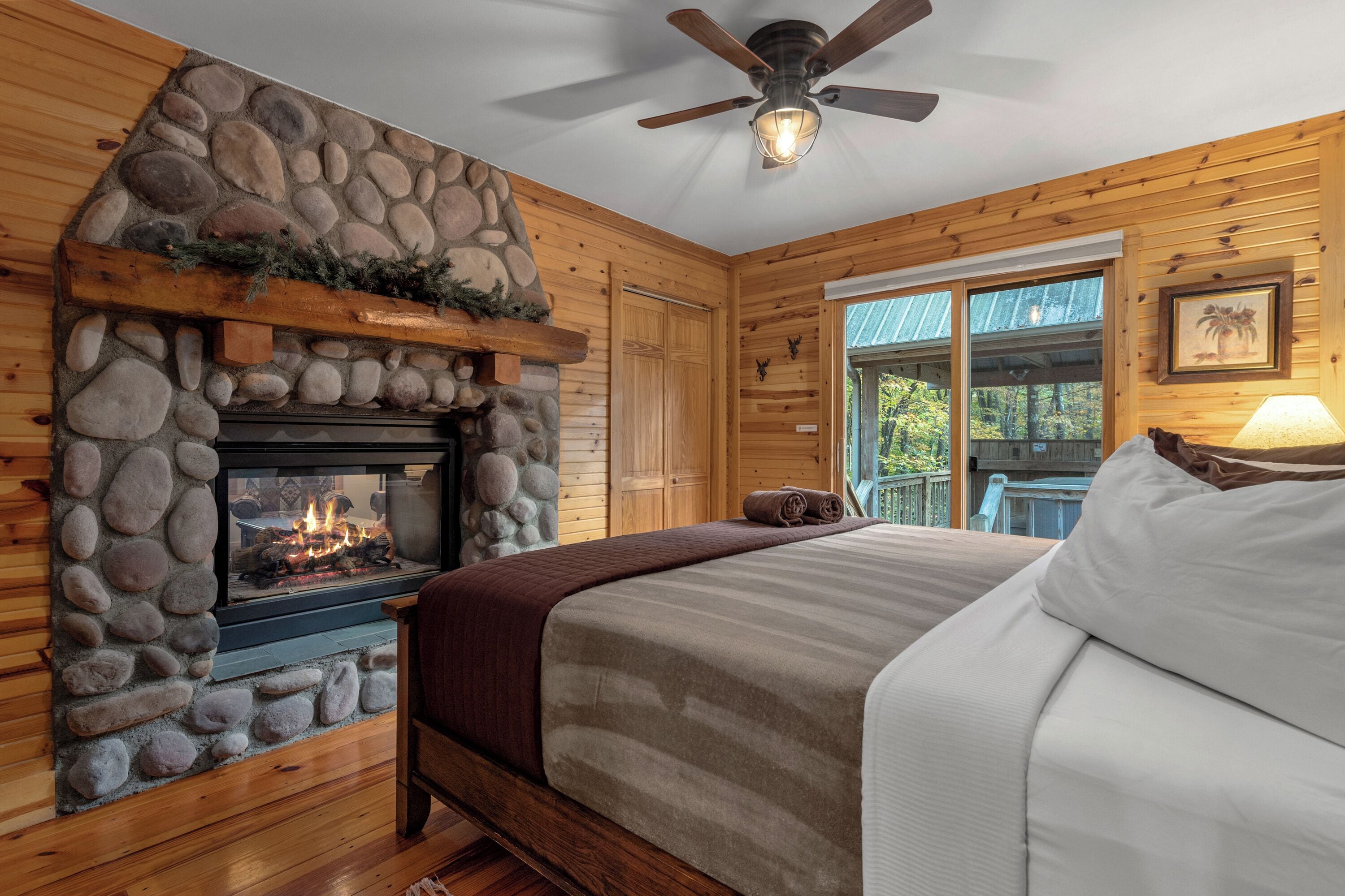 Luksus-hytte - 2 soveværelser - boblebad | Premium-sengetøj, senge med topmadrasser, individuelt design