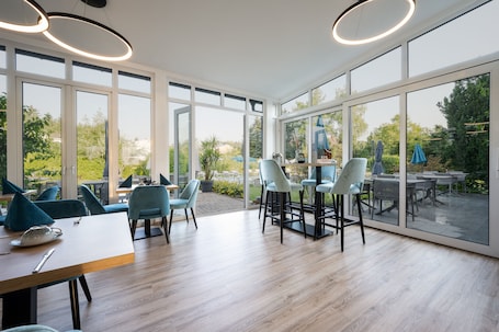 Restaurant. Hotel Villa Flora