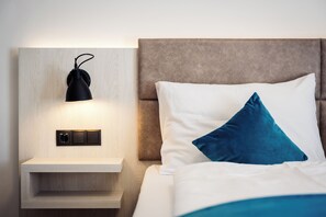 Comfort Double Room | Premium bedding, in-room safe, desk, blackout curtains - Hotel Villa Flora (Velden am Wörther See)