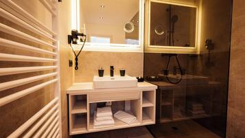 Deluxe Double Room | Bathroom