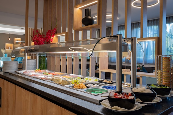 Bao gồm bữa sáng buffet hàng ngày